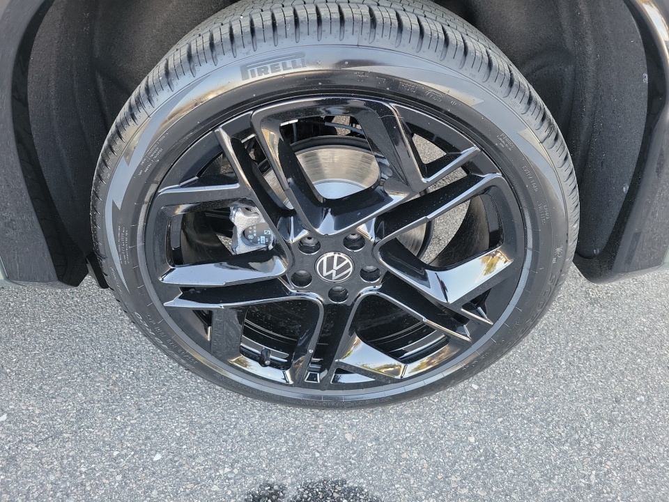 3VVHR7RM1TM061318 2026 Volkswagen Tiguan SE R-Line Black