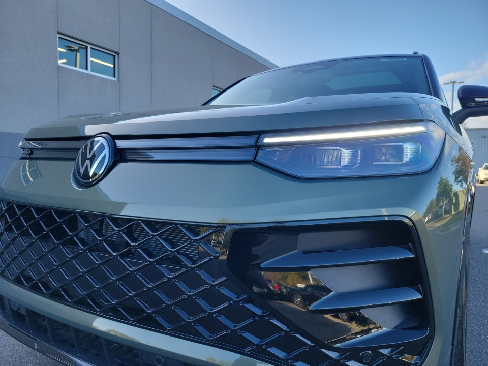 3VVHR7RM1TM061318 2026 Volkswagen Tiguan SE R-Line Black