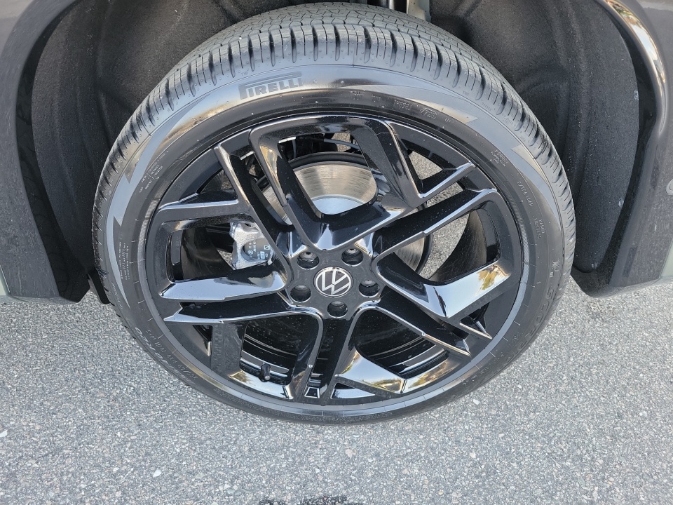 3VVHR7RM1TM061318 2026 Volkswagen Tiguan SE R-Line Black