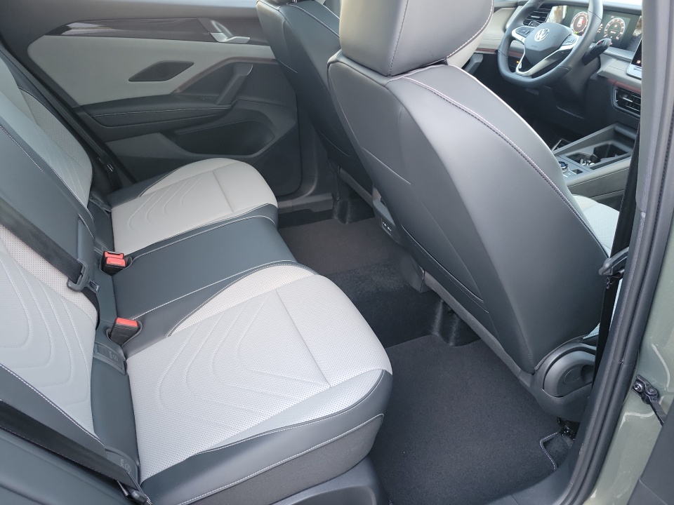 3VVHR7RM1TM061318 2026 Volkswagen Tiguan SE R-Line Black