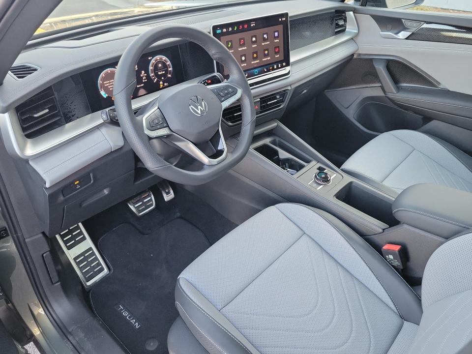 3VVHR7RM1TM061318 2026 Volkswagen Tiguan SE R-Line Black