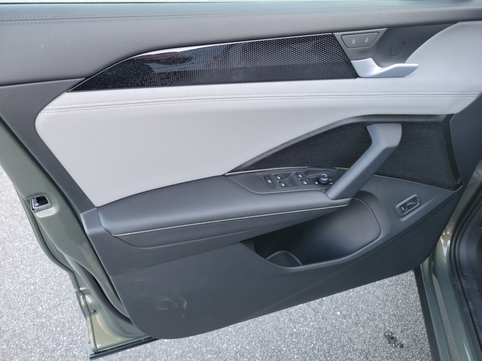 3VVHR7RM1TM061318 2026 Volkswagen Tiguan SE R-Line Black