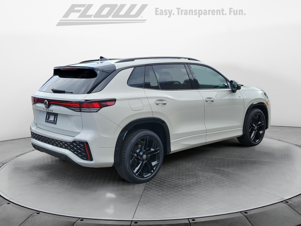 3VVHR7RM2TM043779 2026 Volkswagen Tiguan SE R-Line Black