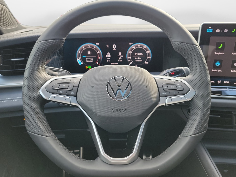 3VVHR7RM2TM043779 2026 Volkswagen Tiguan SE R-Line Black