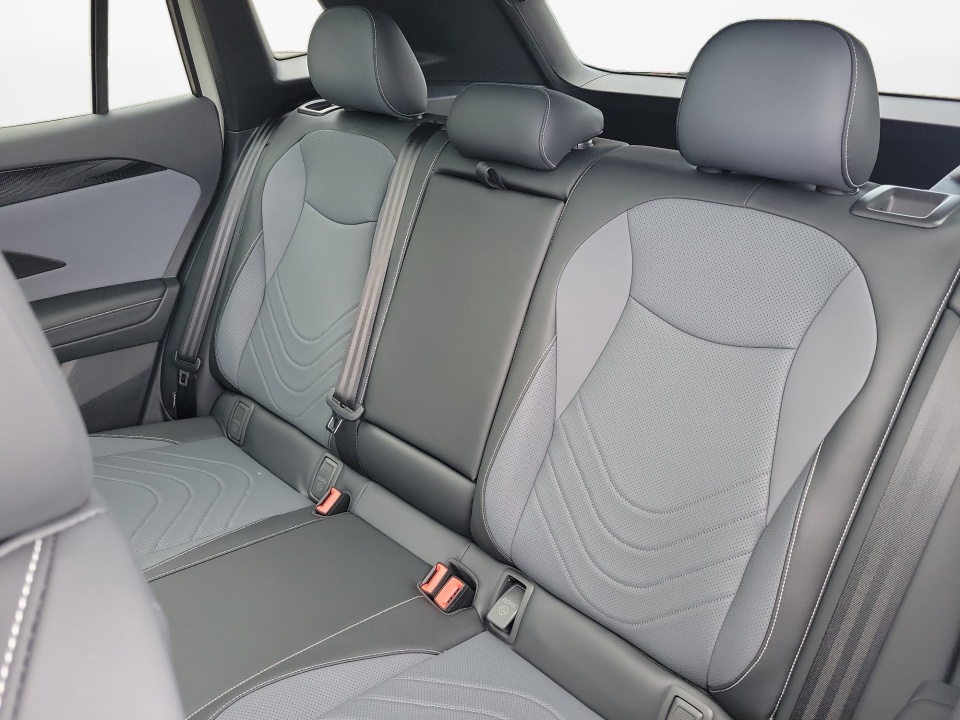 3VVHR7RM2TM043779 2026 Volkswagen Tiguan SE R-Line Black