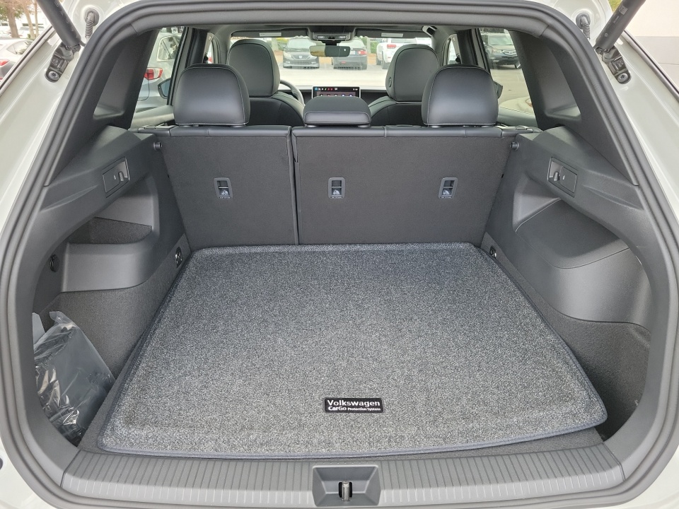 3VVHR7RM2TM043779 2026 Volkswagen Tiguan SE R-Line Black