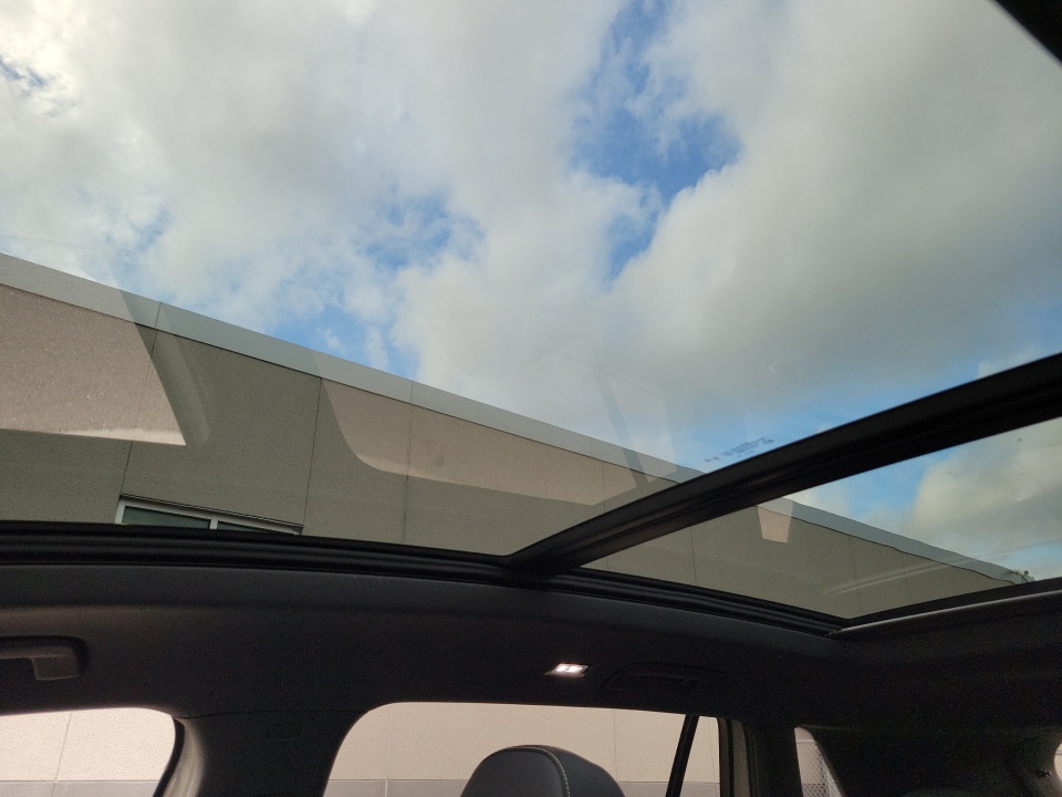 3VVHR7RM2TM043779 2026 Volkswagen Tiguan SE R-Line Black