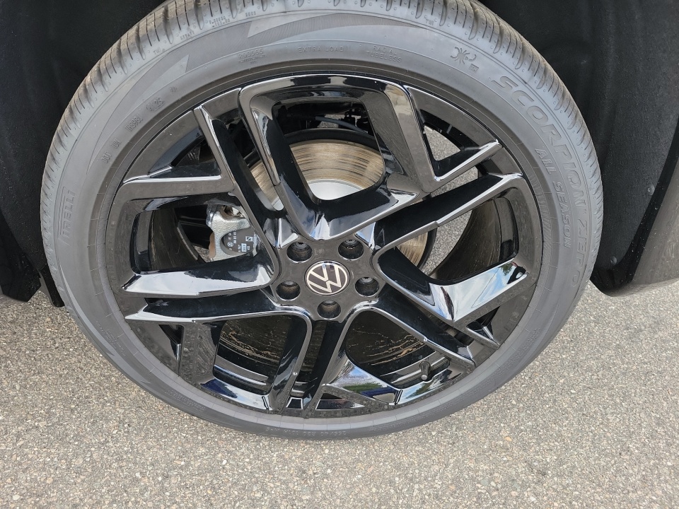 3VVHR7RM2TM043779 2026 Volkswagen Tiguan SE R-Line Black