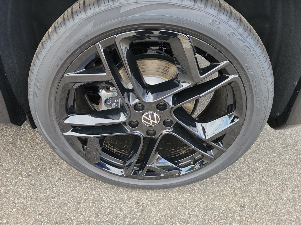 3VVHR7RM2TM043779 2026 Volkswagen Tiguan SE R-Line Black