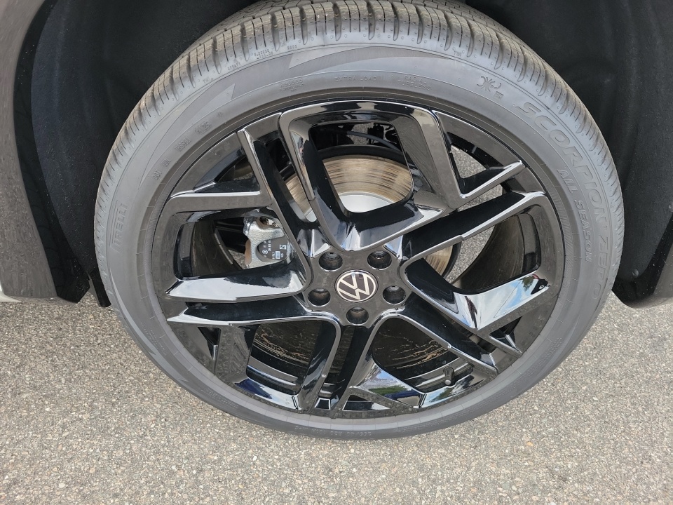 3VVHR7RM2TM043779 2026 Volkswagen Tiguan SE R-Line Black