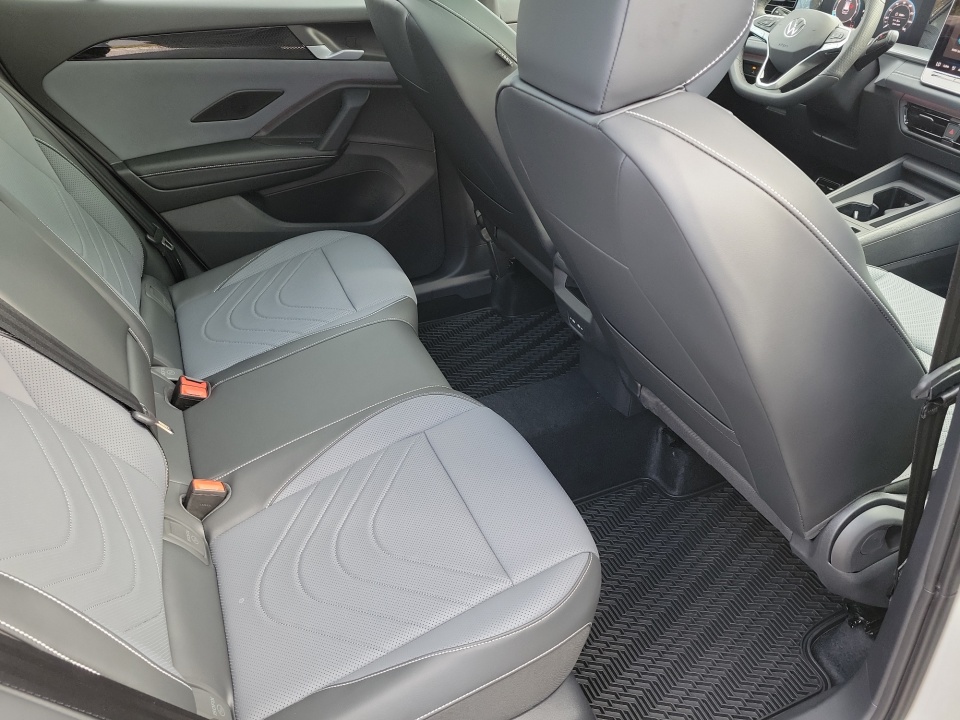 3VVHR7RM2TM043779 2026 Volkswagen Tiguan SE R-Line Black