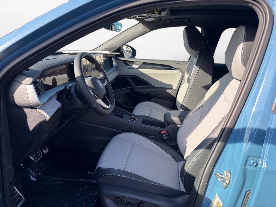 3VVHR7RM2TM045094 2026 Volkswagen Tiguan SE R-Line Black