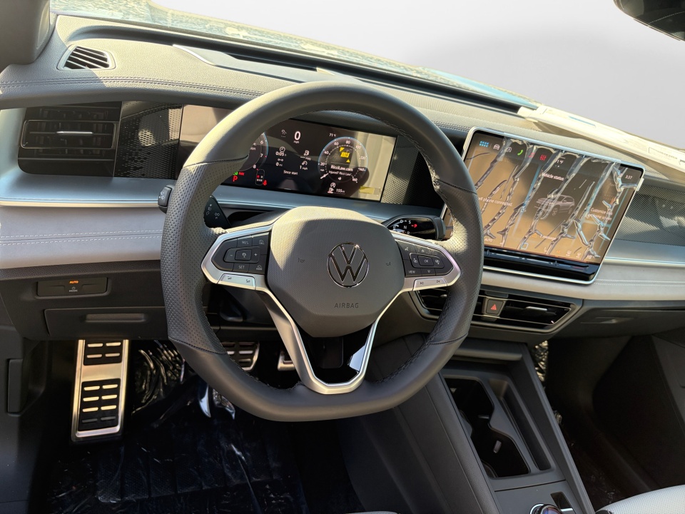 3VVHR7RM2TM045094 2026 Volkswagen Tiguan SE R-Line Black