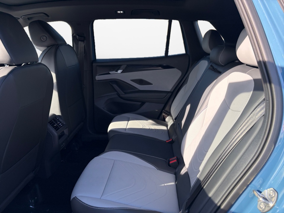 3VVHR7RM2TM045094 2026 Volkswagen Tiguan SE R-Line Black