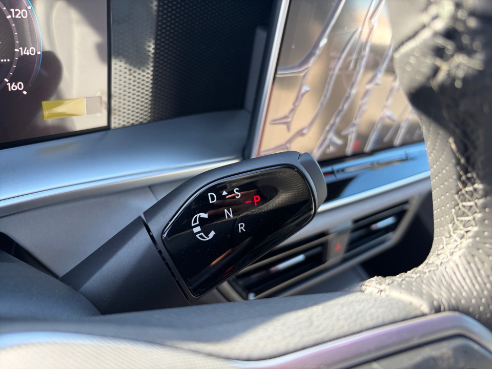 3VVHR7RM2TM045094 2026 Volkswagen Tiguan SE R-Line Black