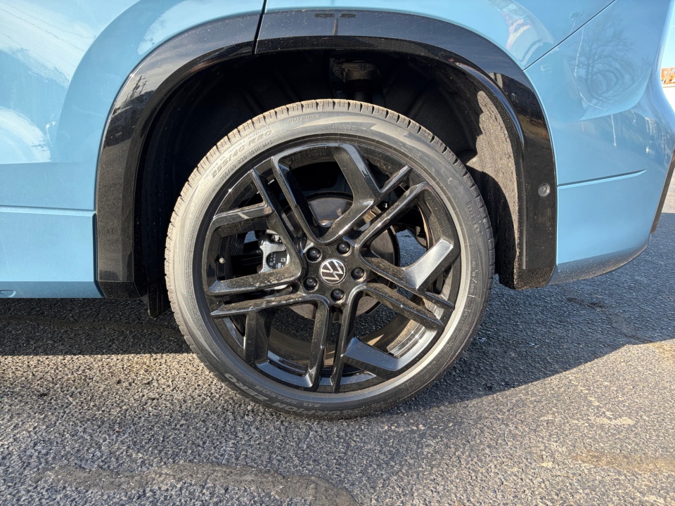 3VVHR7RM2TM045094 2026 Volkswagen Tiguan SE R-Line Black