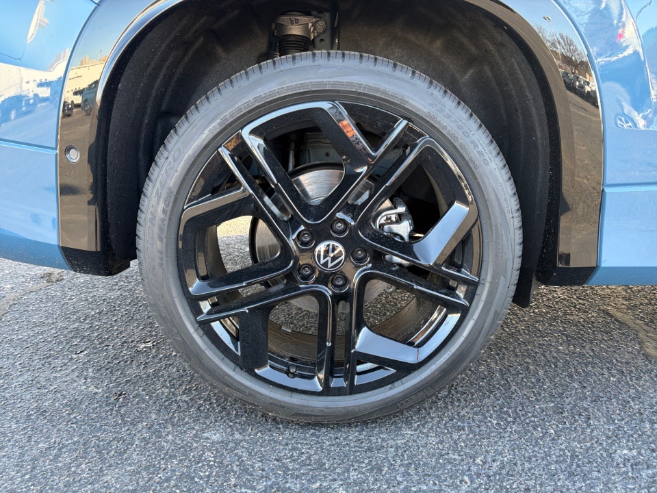 3VVHR7RM2TM045094 2026 Volkswagen Tiguan SE R-Line Black