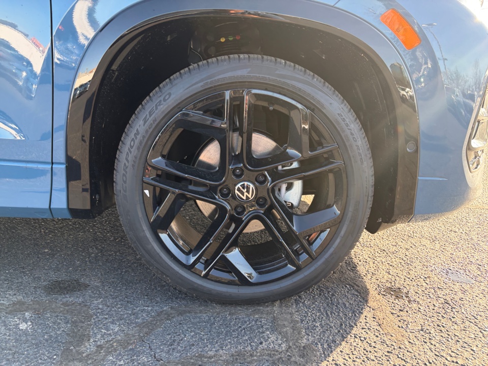 3VVHR7RM2TM045094 2026 Volkswagen Tiguan SE R-Line Black