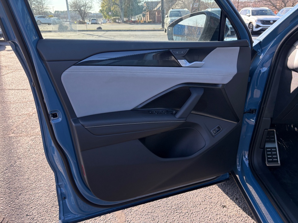 3VVHR7RM2TM045094 2026 Volkswagen Tiguan SE R-Line Black