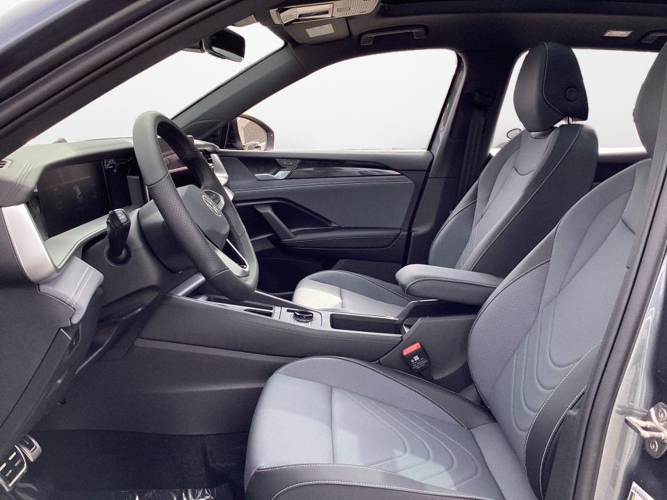 3VVHR7RM2TM066480 2026 Volkswagen Tiguan SE R-Line Black