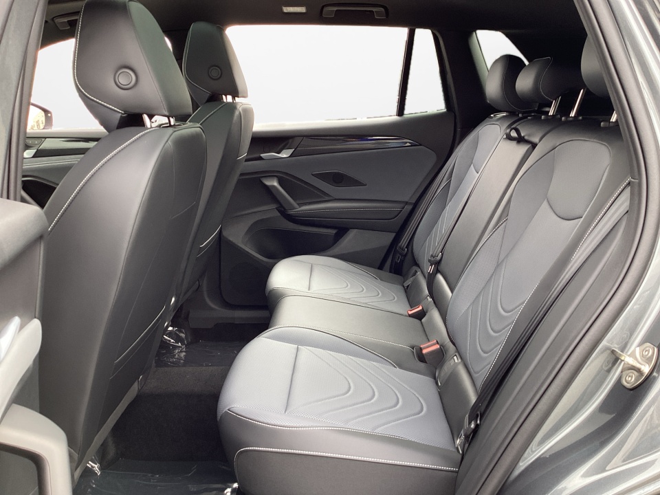 3VVHR7RM2TM066480 2026 Volkswagen Tiguan SE R-Line Black