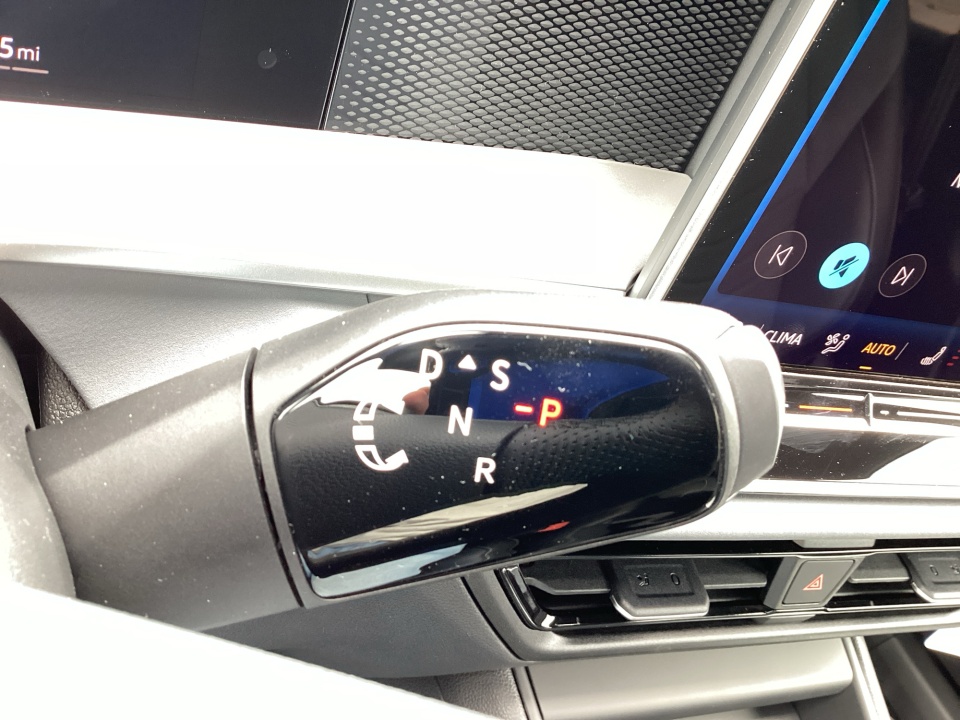 3VVHR7RM2TM066480 2026 Volkswagen Tiguan SE R-Line Black