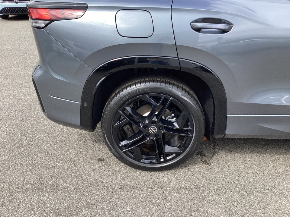 3VVHR7RM2TM066480 2026 Volkswagen Tiguan SE R-Line Black