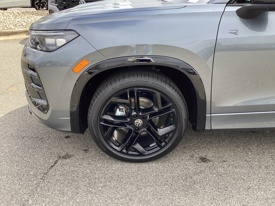 3VVHR7RM2TM066480 2026 Volkswagen Tiguan SE R-Line Black