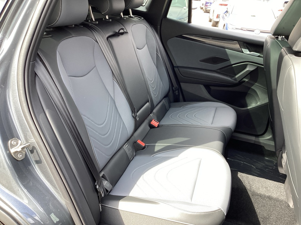 3VVHR7RM2TM066480 2026 Volkswagen Tiguan SE R-Line Black