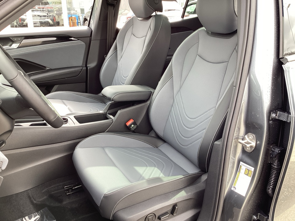 3VVHR7RM2TM066480 2026 Volkswagen Tiguan SE R-Line Black