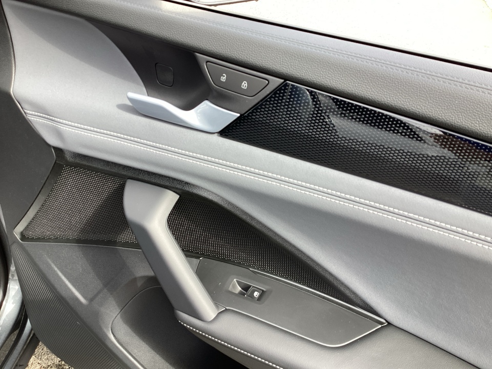 3VVHR7RM2TM066480 2026 Volkswagen Tiguan SE R-Line Black