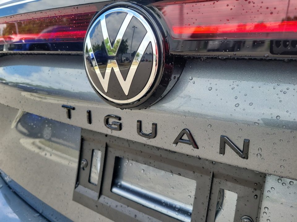 3VVHR7RM2TM124717 2026 Volkswagen Tiguan SE R-Line Black
