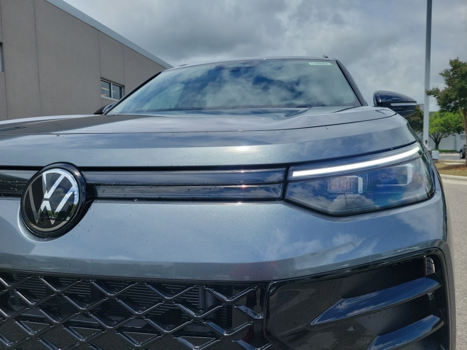3VVHR7RM2TM124717 2026 Volkswagen Tiguan SE R-Line Black