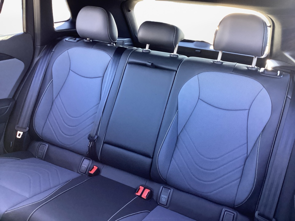 3VVHR7RM3TM051986 2026 Volkswagen Tiguan SE R-Line Black