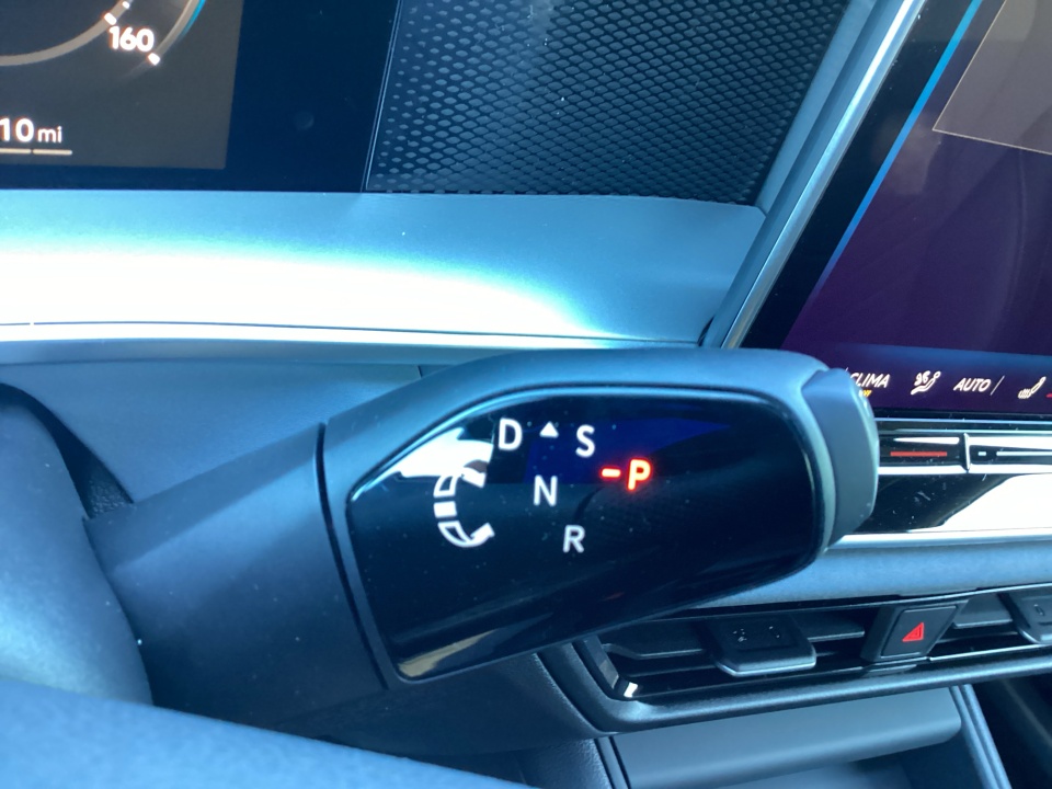 3VVHR7RM3TM051986 2026 Volkswagen Tiguan SE R-Line Black