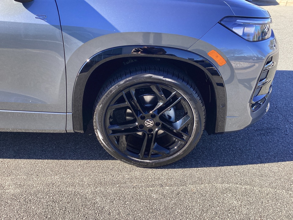 3VVHR7RM3TM051986 2026 Volkswagen Tiguan SE R-Line Black