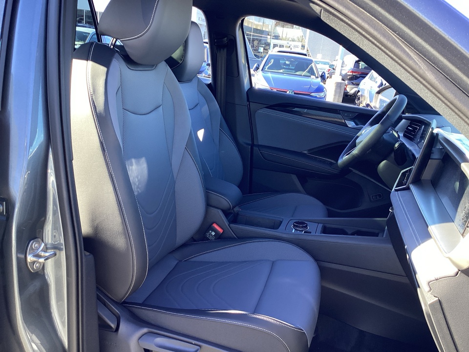 3VVHR7RM3TM051986 2026 Volkswagen Tiguan SE R-Line Black