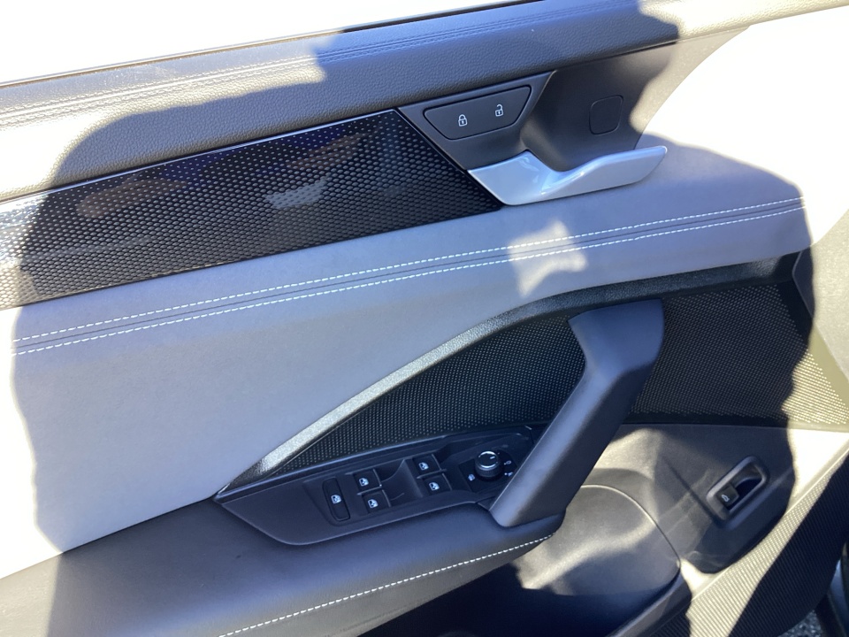 3VVHR7RM3TM051986 2026 Volkswagen Tiguan SE R-Line Black