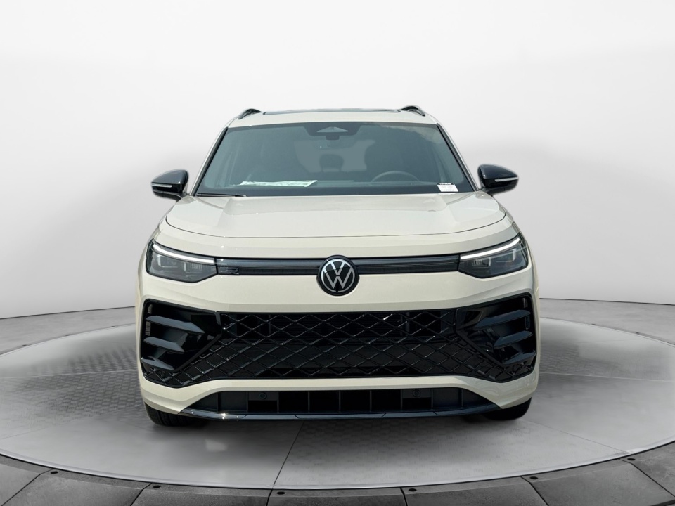 3VVHR7RM3TM133426 2026 Volkswagen Tiguan SE R-Line Black