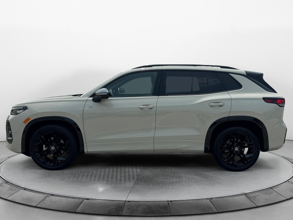 3VVHR7RM3TM133426 2026 Volkswagen Tiguan SE R-Line Black