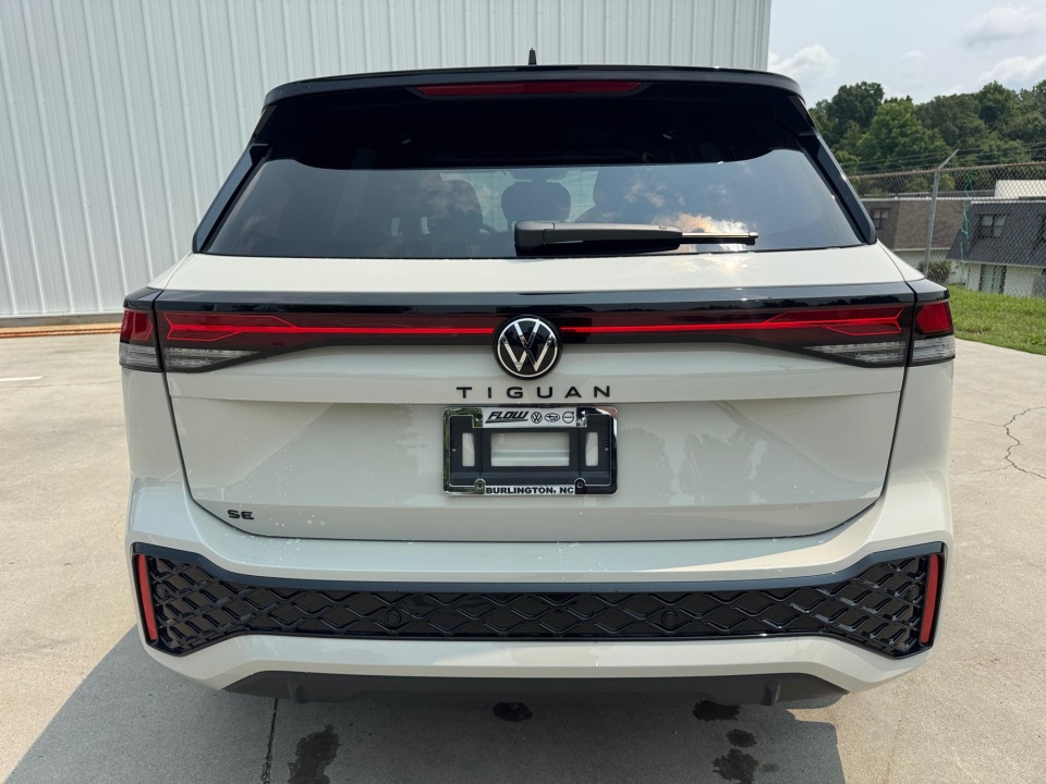 3VVHR7RM3TM133426 2026 Volkswagen Tiguan SE R-Line Black