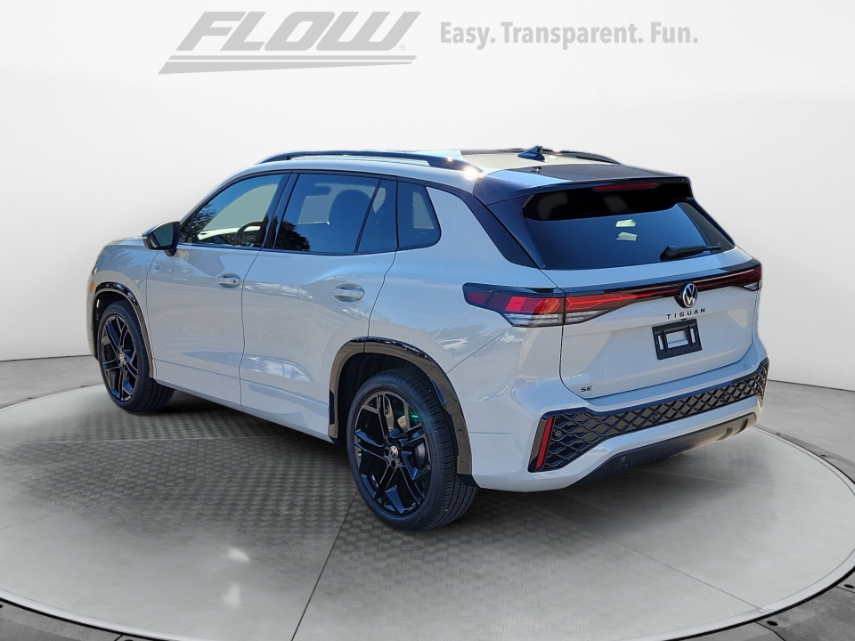 3VVHR7RM4TM050572 2026 Volkswagen Tiguan SE R-Line Black