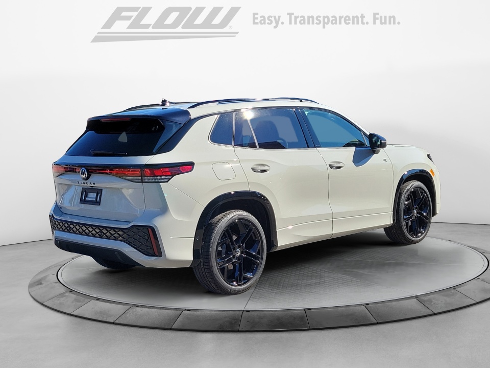 3VVHR7RM4TM050572 2026 Volkswagen Tiguan SE R-Line Black