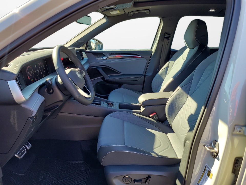 3VVHR7RM4TM050572 2026 Volkswagen Tiguan SE R-Line Black