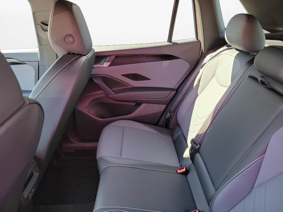 3VVHR7RM4TM050572 2026 Volkswagen Tiguan SE R-Line Black