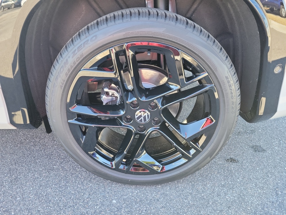 3VVHR7RM4TM050572 2026 Volkswagen Tiguan SE R-Line Black