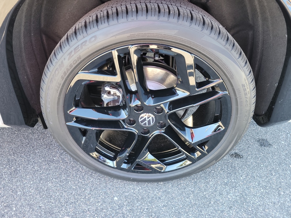 3VVHR7RM4TM050572 2026 Volkswagen Tiguan SE R-Line Black