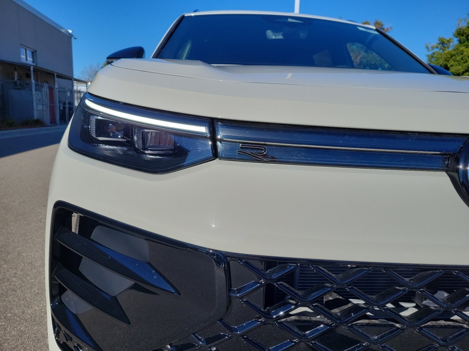 3VVHR7RM4TM050572 2026 Volkswagen Tiguan SE R-Line Black