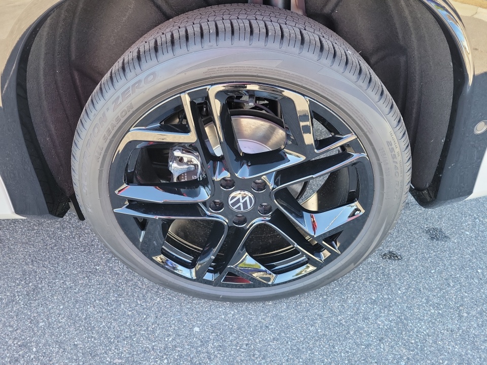 3VVHR7RM4TM050572 2026 Volkswagen Tiguan SE R-Line Black