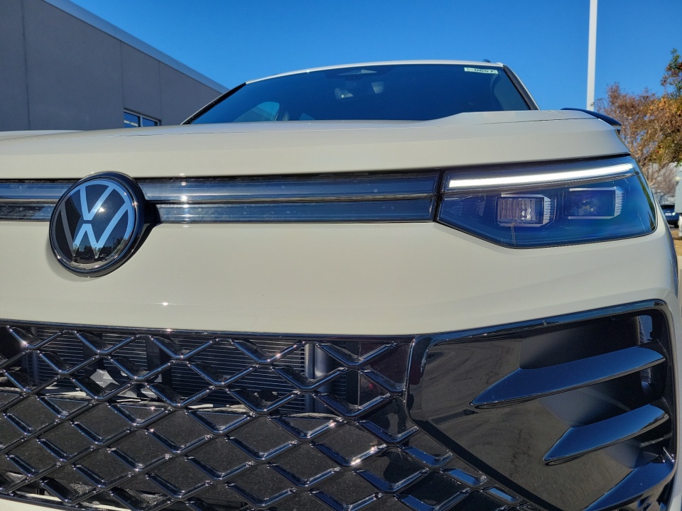 3VVHR7RM4TM050572 2026 Volkswagen Tiguan SE R-Line Black